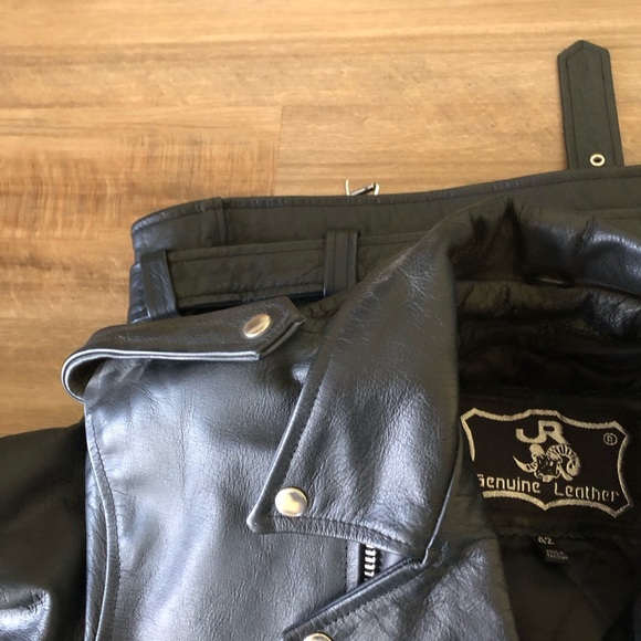 Like New Men’s Black Leather Motorcycle Jacket - Picture 9 of 9